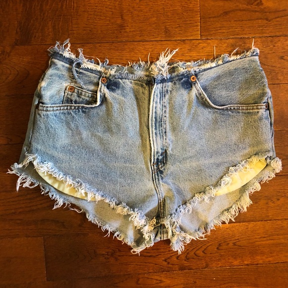 SOLD - Urban Outfitters Raw Hem Levis Denim Shorts - Picture 2 of 6
